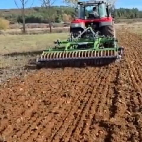 Así se ve trabajar el rastrojero hidroneumático...